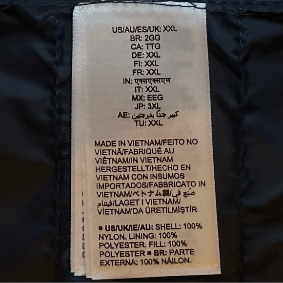 Amazon Essentials Men's Navy Quilted Vest - Picture 7 of 10